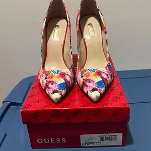 Guess Pump size 8.5 M